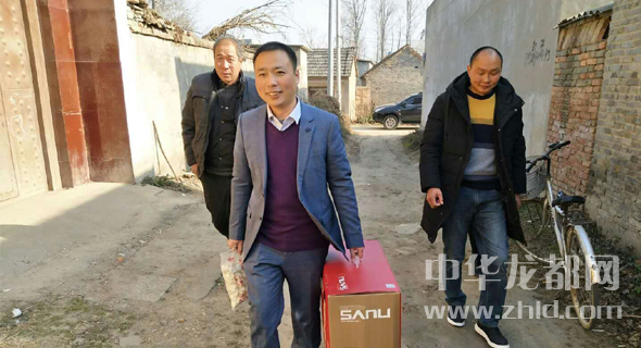 駐村第一書(shū)記用稿費(fèi)買餃子送貧困戶過(guò)冬至