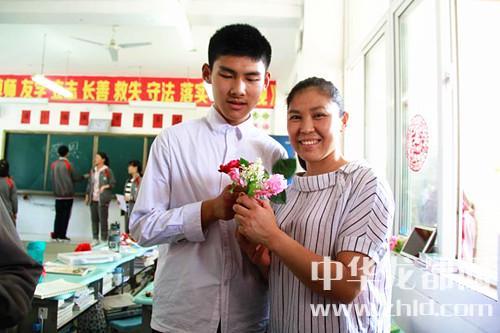 母親節(jié)，周口高中生這樣過！