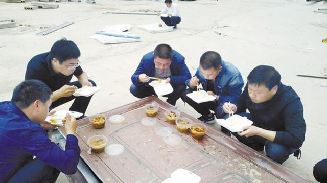 為了“創(chuàng)衛(wèi)”，他們蠻拼的