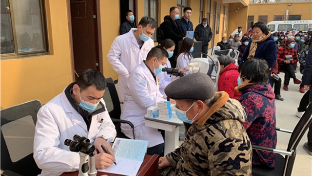 為民服務(wù)暖人心，送醫(yī)下鄉(xiāng)助健康